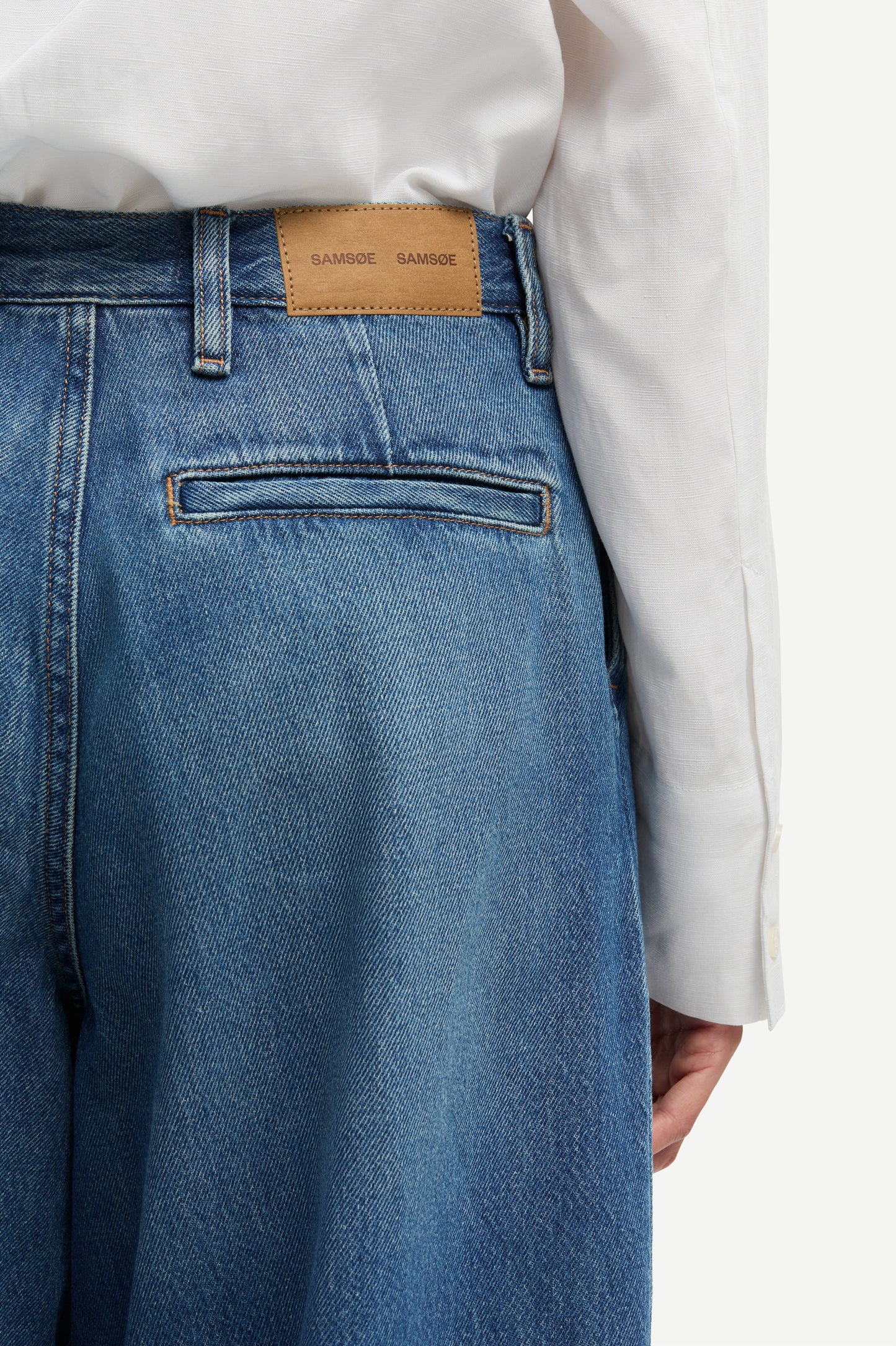 Saharper pleat jeans fluid