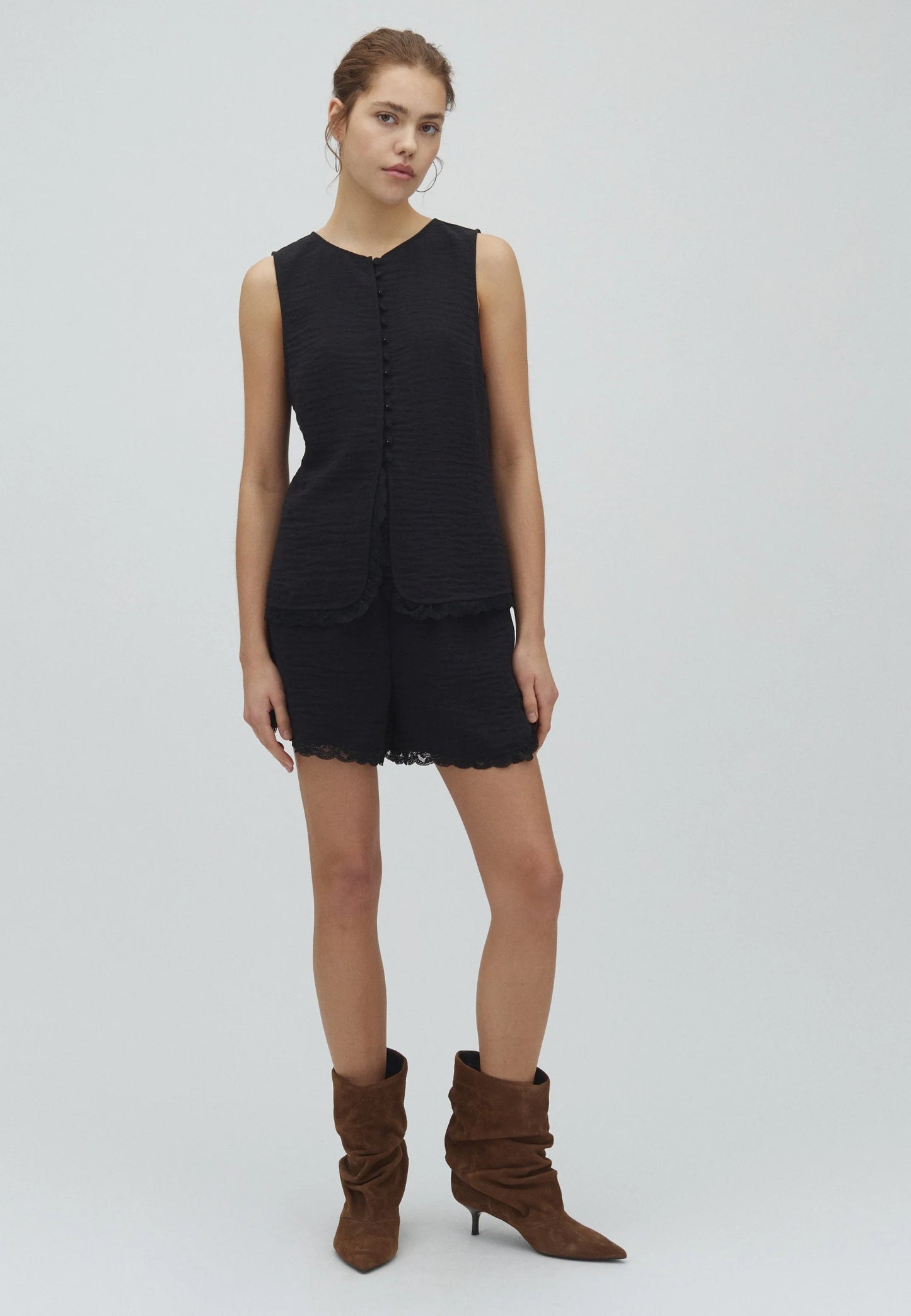 coralys short black