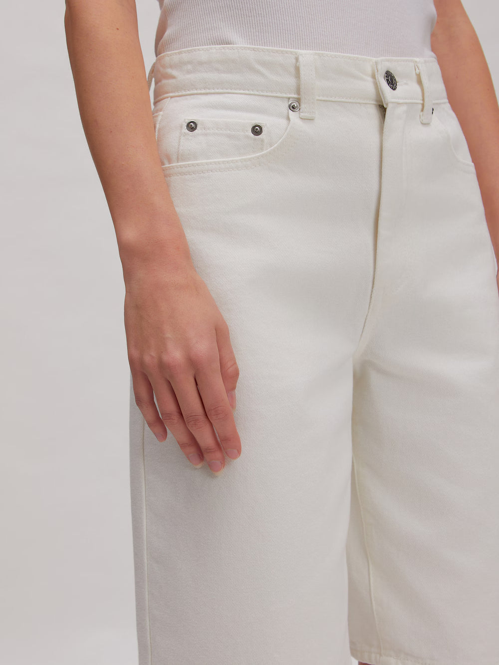 Addison denim short white