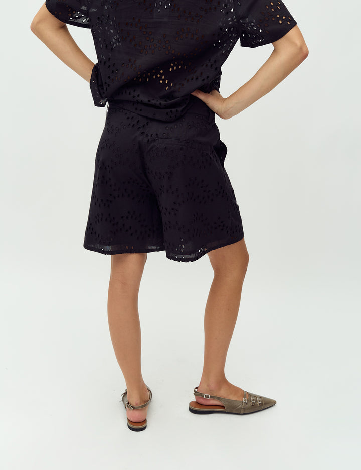 Garrie short black