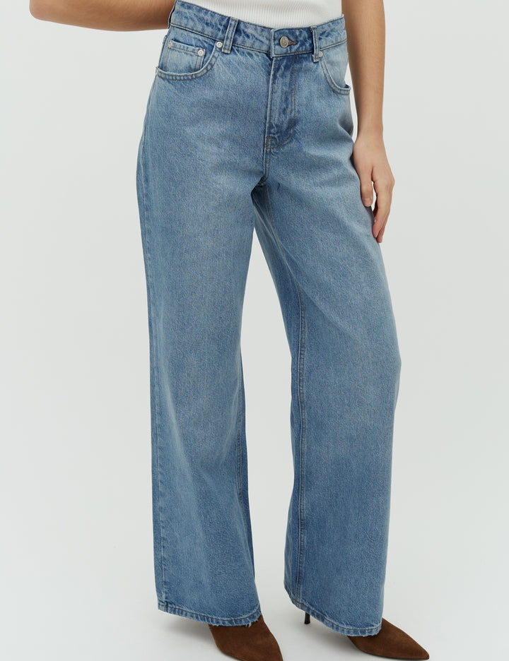 Amarillo jeans light blue brushing