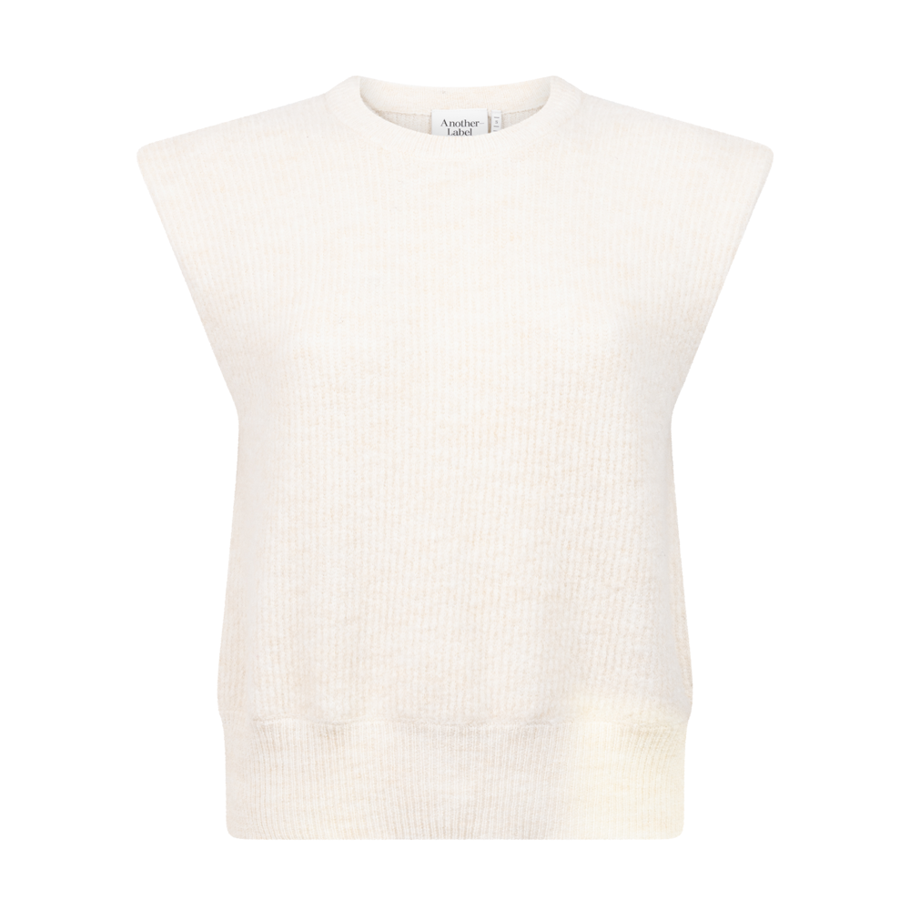 Alindra pull egg white melee