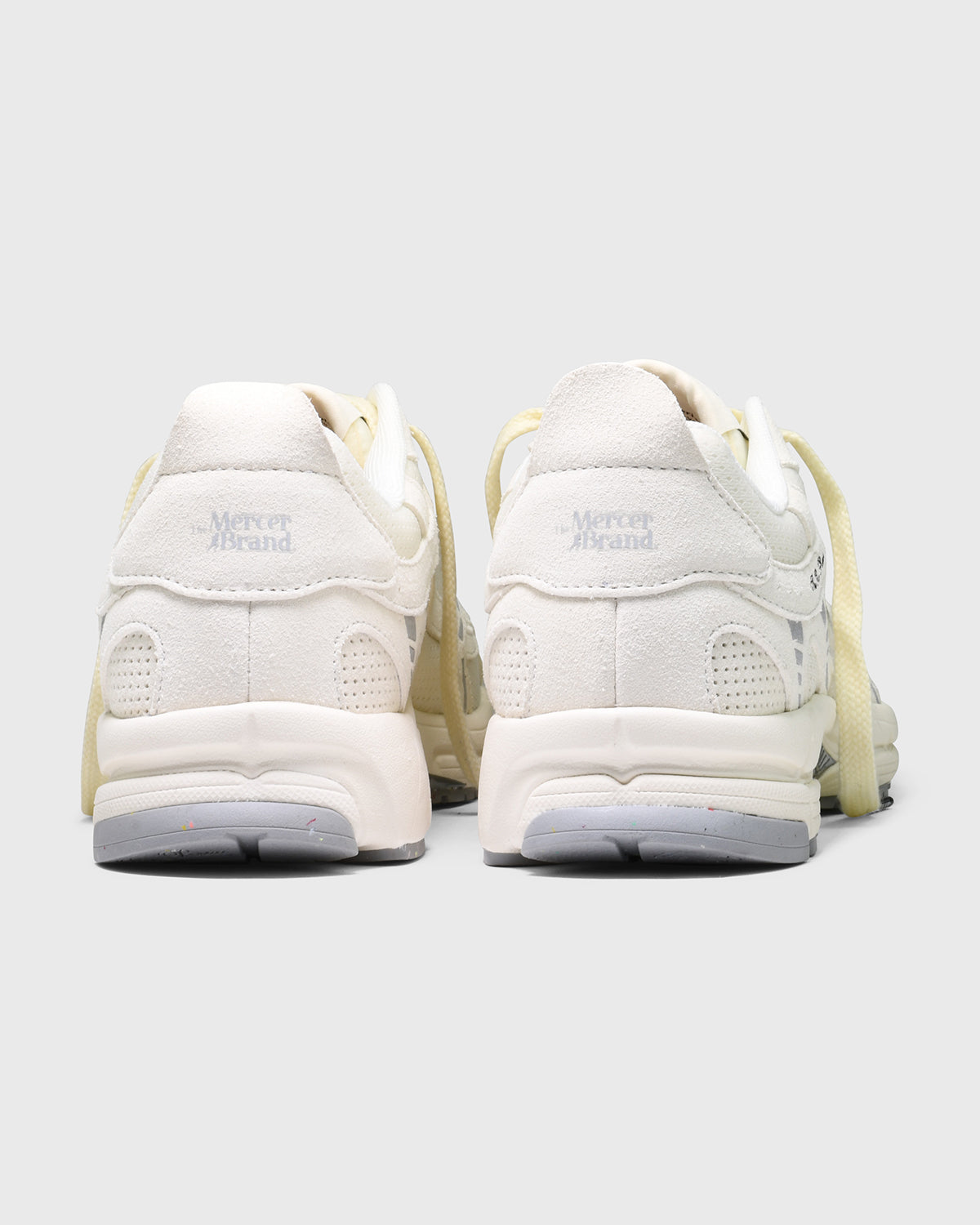 The re run vintage suede off white