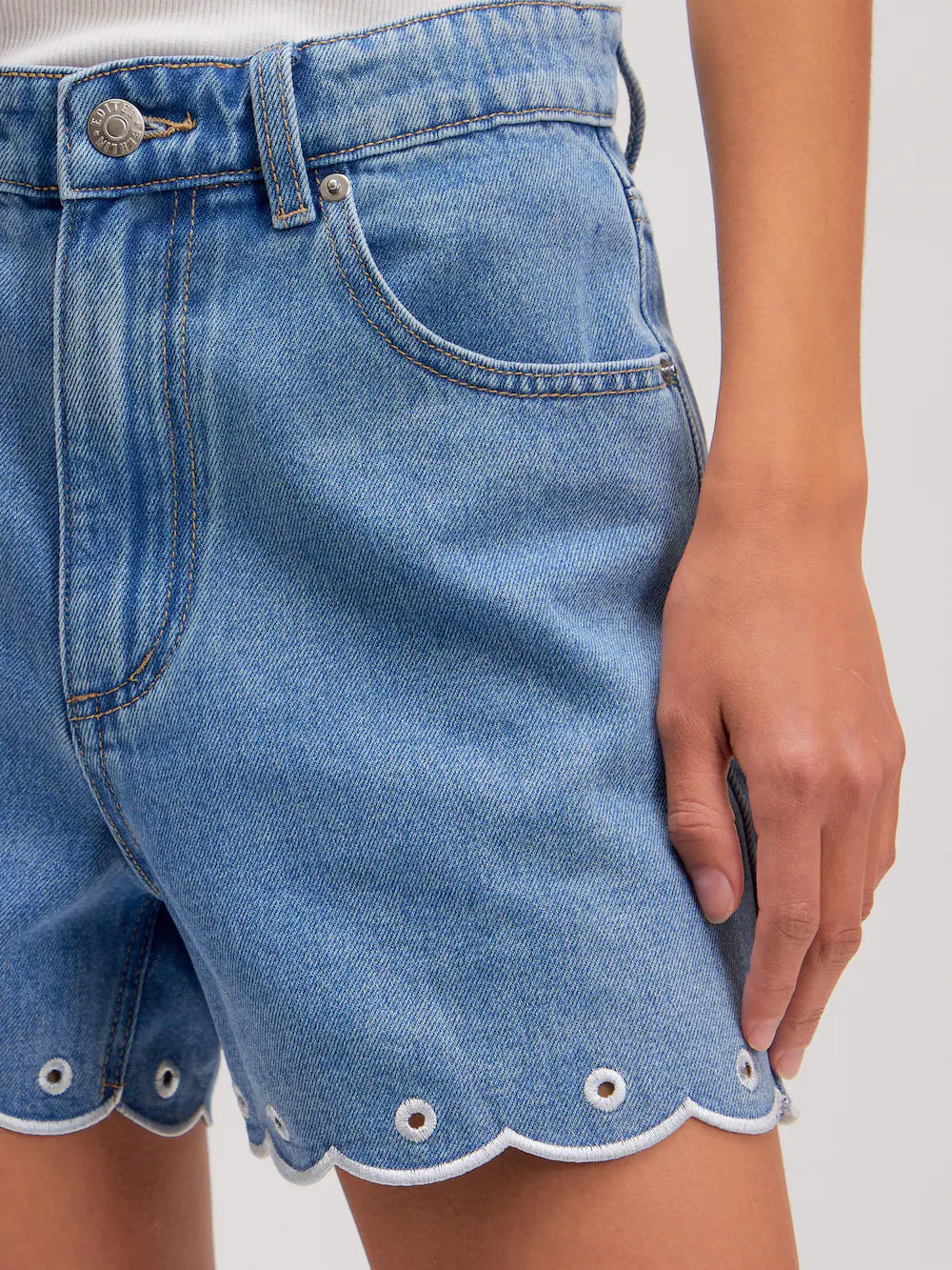 Gustava short light blue denim