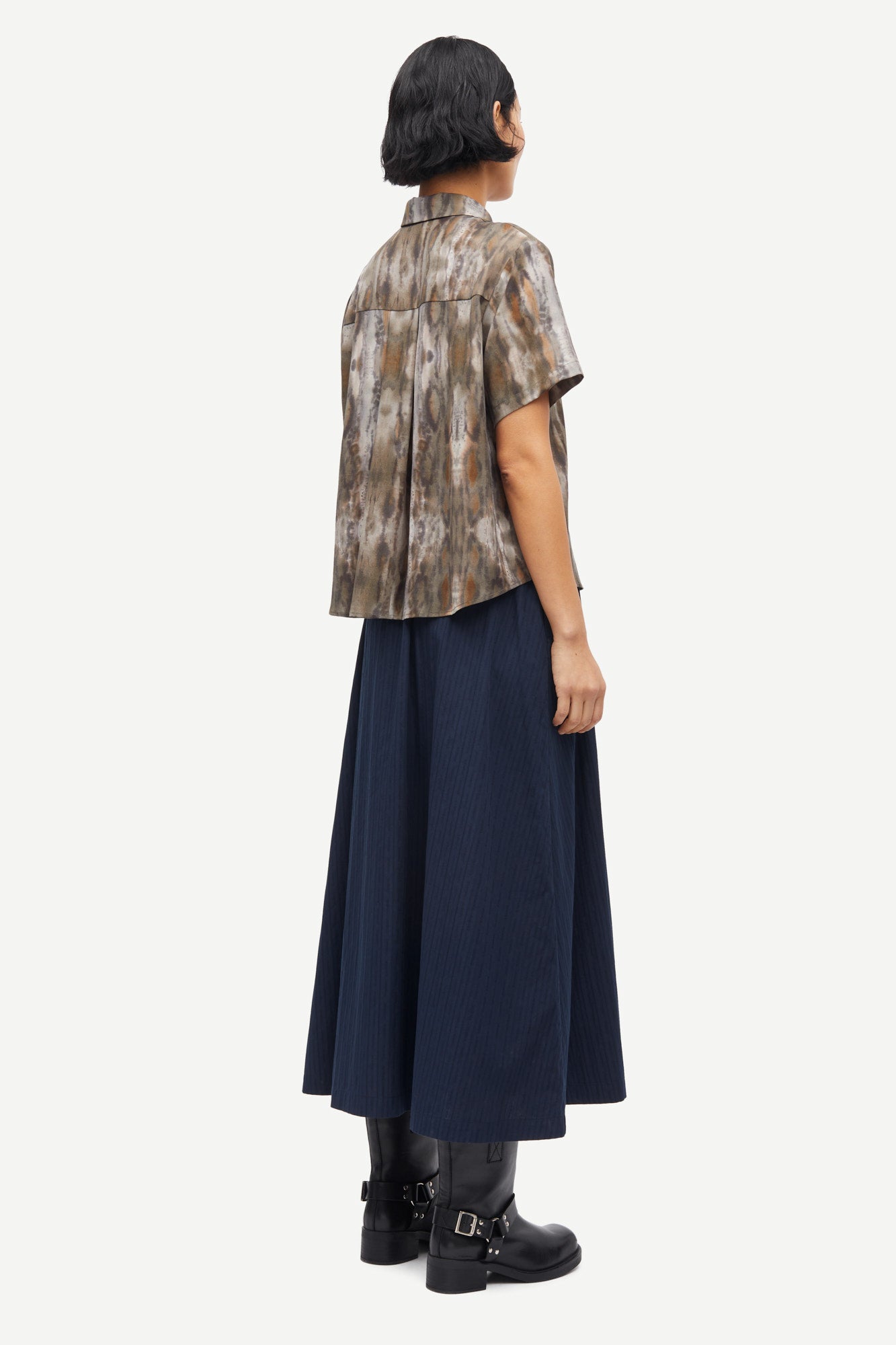 Satina skirt salute