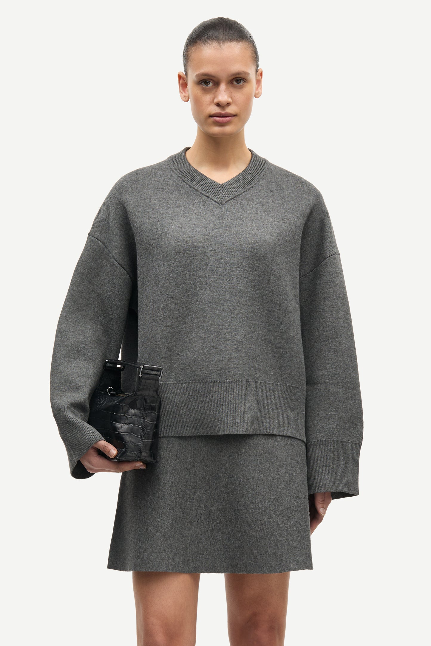 Salula v neck dark grey